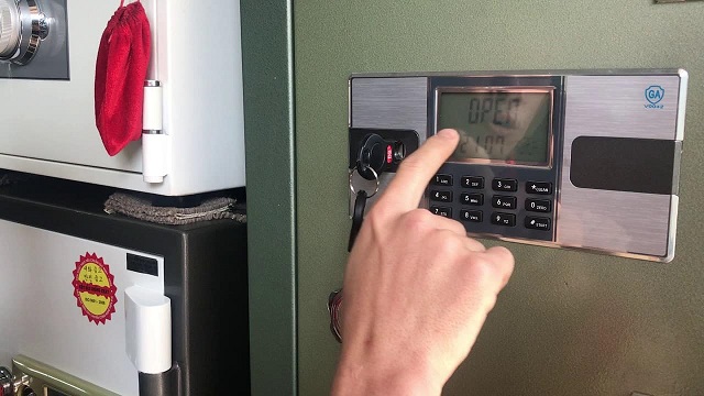 Bàn phím két sắt thông minh chứa nhiều ký tự