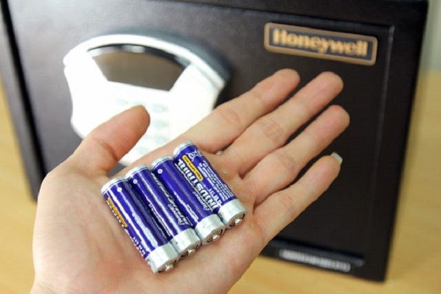 Pin két sắt điện tử mini