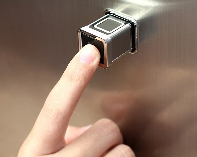 Thao tác sử dụng két sắt vân tay rất đơn giản
