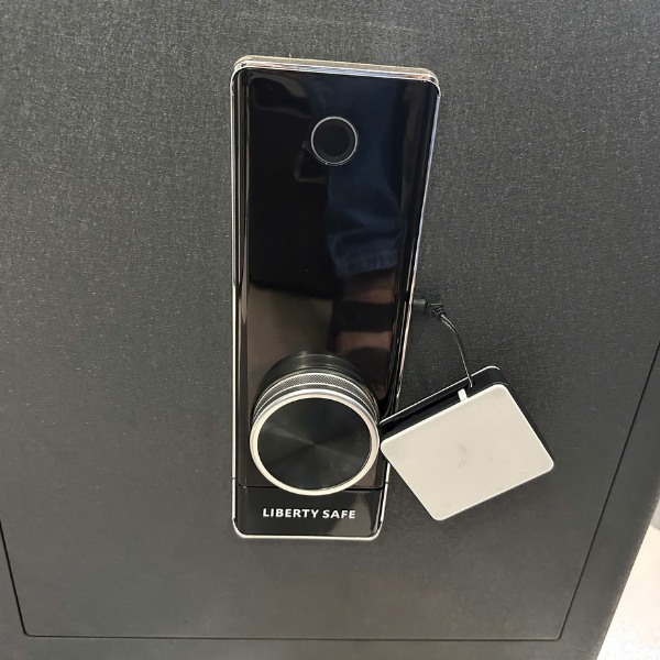 Cách sử dụng hộp tiếp PIN két sắt cho két sắt Liberty LB PRO
