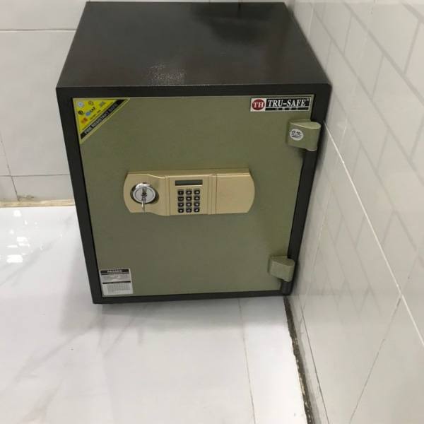 Ảnh thực tế lắp đặt két sắt Hàn Quốc HQ683DT tại nhà khách hàng