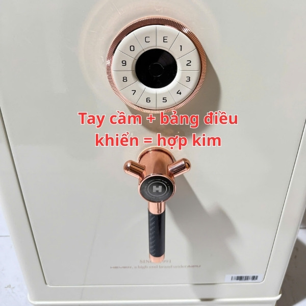 Két sắt AIPU có bảng điển khiển và tay cầm bằng kim loại