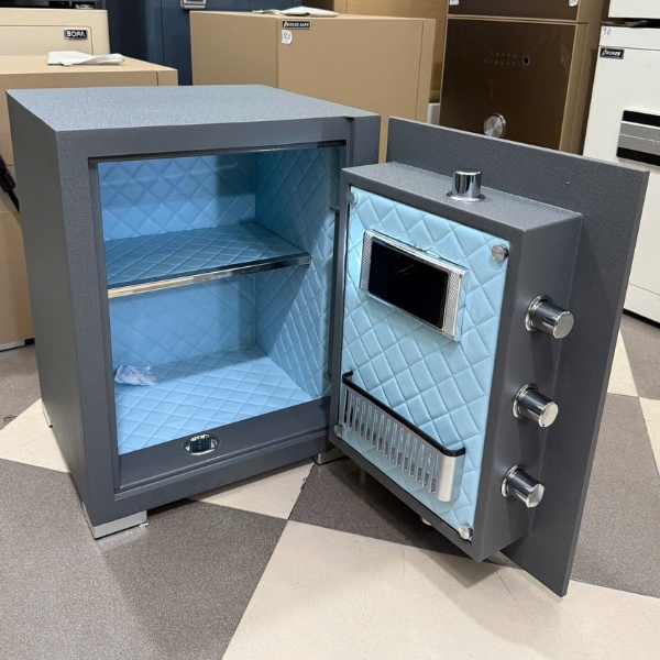 Nội thất két sắt Bokee Xuân Hòa BK50H bọc da màu xanh