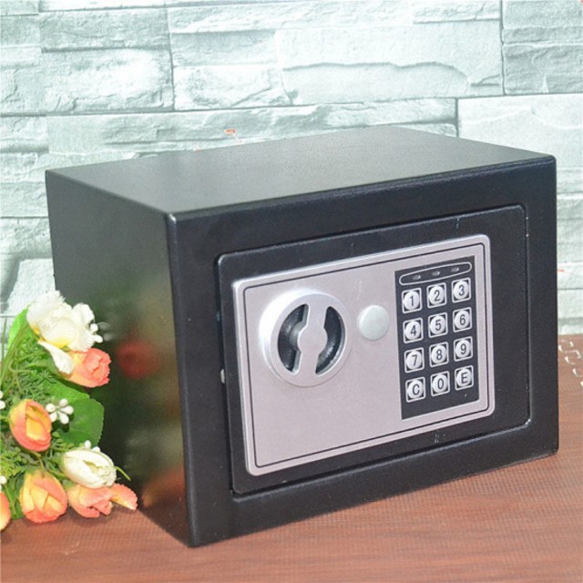 Có nên dùng két sắt điện tử trang bị nhiều tính năng thuận tiện cho người dùng.