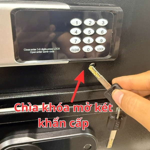 Két sắt KV-200TG có trang bị chìa khẩn cấp để mở reset lại mã số