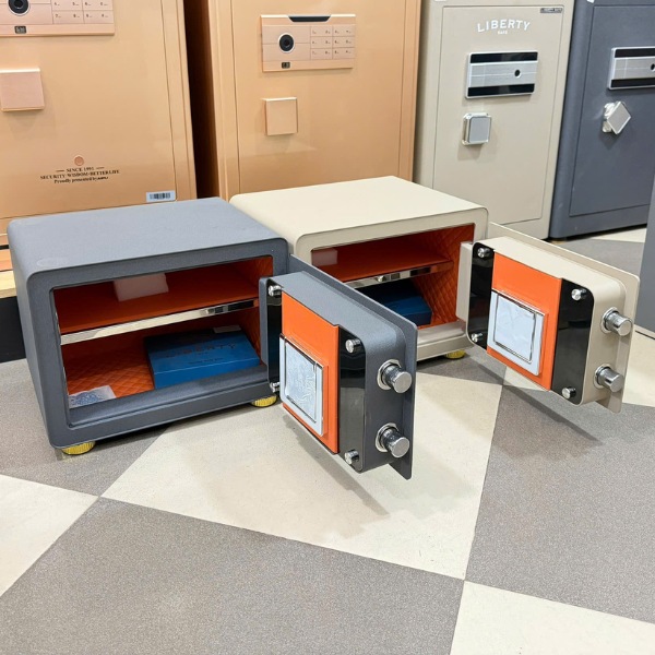 Két sắt Liberty LB30S có 2 màu để khách hàng lựa chọn theo phong thủy