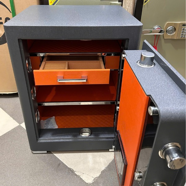 Nội thất Két sắt Liberty LB58PR màu xám van tay kết nối điện thoại