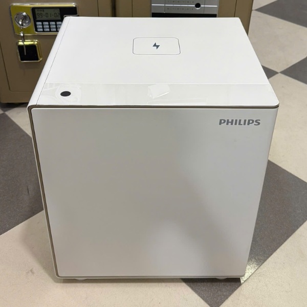 Két sắt đầu giường Philips SBX300 có tích hợp sạc không dây tiện lợi