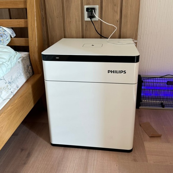 Hình ảnh Két sắt Philips SBX301 vân tay để đầu giường có sạc điện thoại ( màu trắng, màu xanh)0