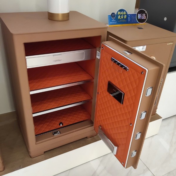 Két sắt IPU XC60 nhập khẩu có nội thất bọc da cao cấp