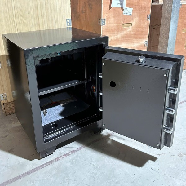 Nội thất két sắt tokyo TKO63C khóa cơ chia 3 ngăn để đươc giấy tờ