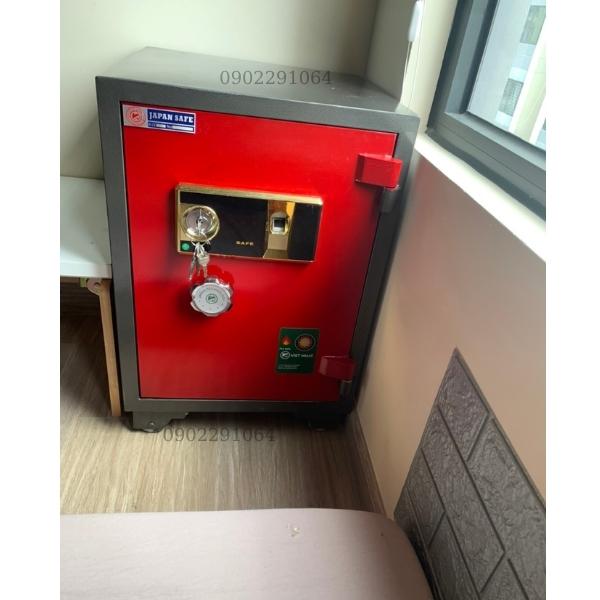 Khách hàng đặt thêm két sắt vân tay việt nhật VN79VT cánh màu đỏ