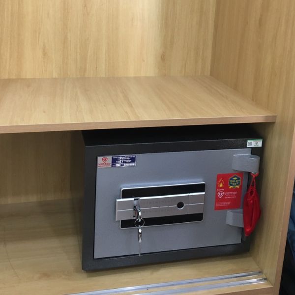 Thực tế két sắt mini thông minh Việt Tiệp KW39FE để tủ