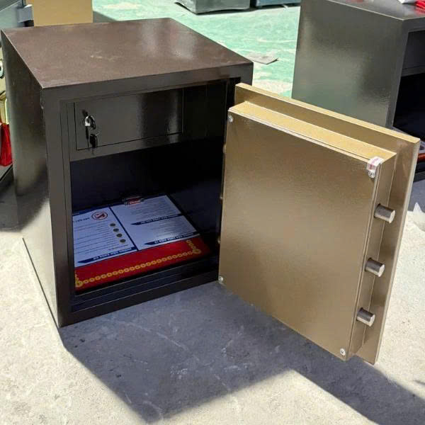 Nội thất két sắt Việt Tiệp KW50E điện tử màu gold để được giấy tờ