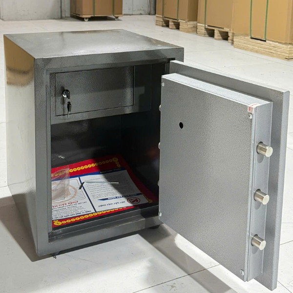 Nội thất két sắt Việt Tiệp KW52DM khóa cơ đổi mã ddeer được giấy tờ
