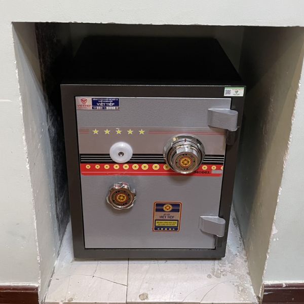 Thực tế lắp đặt két sắt Việt Tiệp KW52DM khóa cơ đổi mã