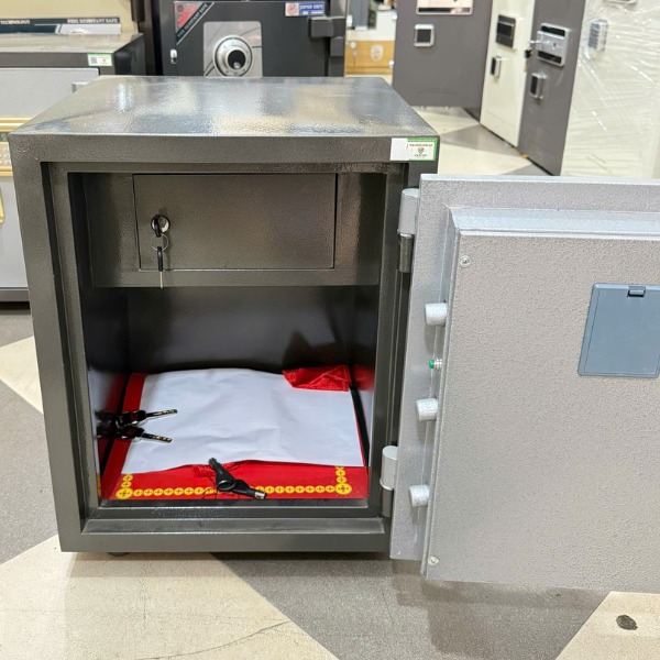 Hình ảnh Két sắt vân tay Việt Tiệp KW52VT chống cháy2