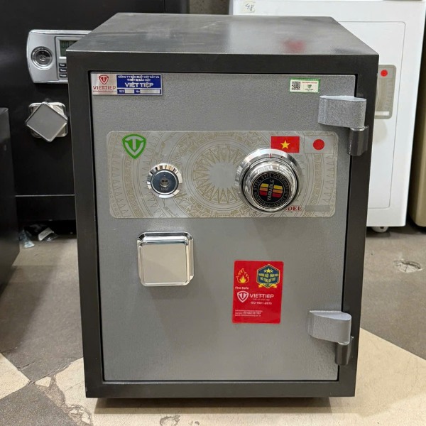 Bền và sử dụng ổn đinh là ưu điểm vượt trội khi sử dụng két sắt khóa cơ đổi mã Việt Tiệp KW58DM