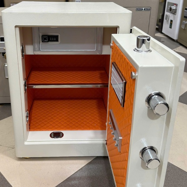 Két sắt Xuân Hòa Bokee BK55A thân màu kem nội thất màu cam