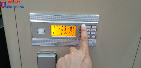 Nên mua két sắt cơ hay điện tử? két sắt khóa điện tử bấm số