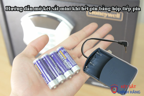 Hướng dẫn mở két mini điện tử khi hết pin bằng cách sạc