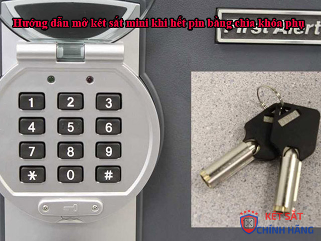 Chìa khóa phụ còn hỗ trợ bạn mở két mini khi hết pin