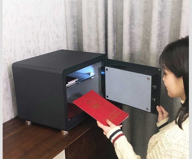 Các đồ vật nên lấy ra ngoài trước khi vệ sinh két sắt mở bằng vân tay